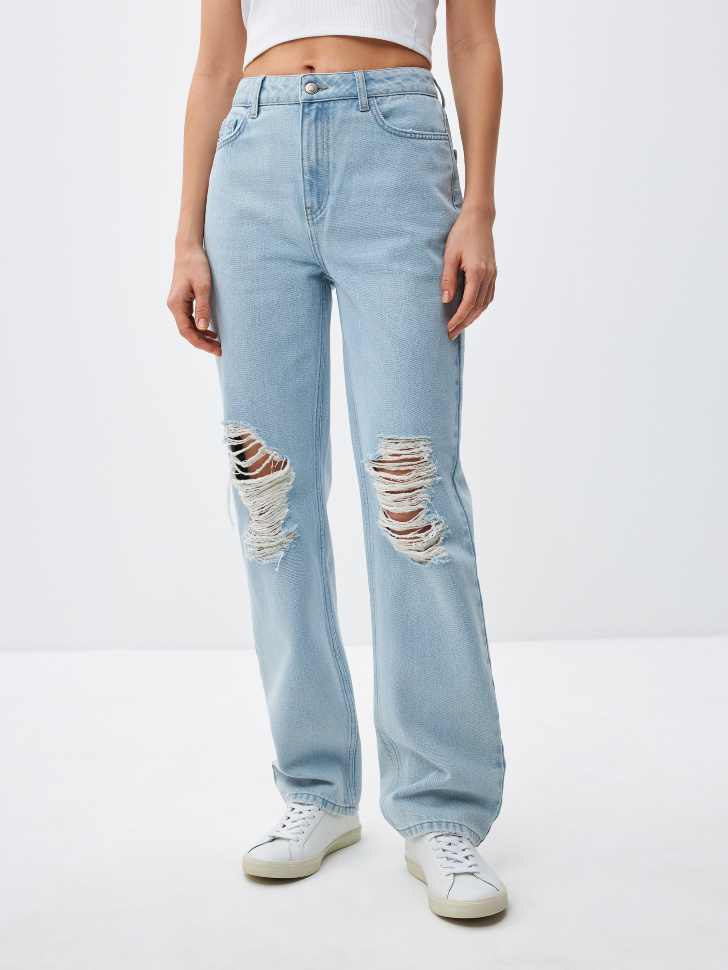Прямые джинсы с разрезами - фото 2