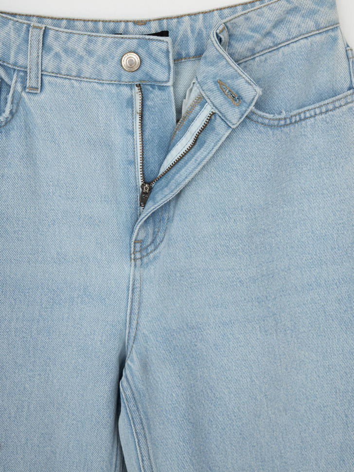 Прямые джинсы с разрезами - фото 10