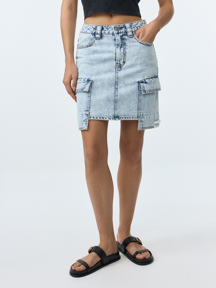 Джинсовая юбка мини с карманами карго - фото 3