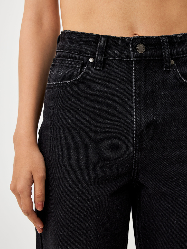 Прямые джинсы с разрезами - фото 4