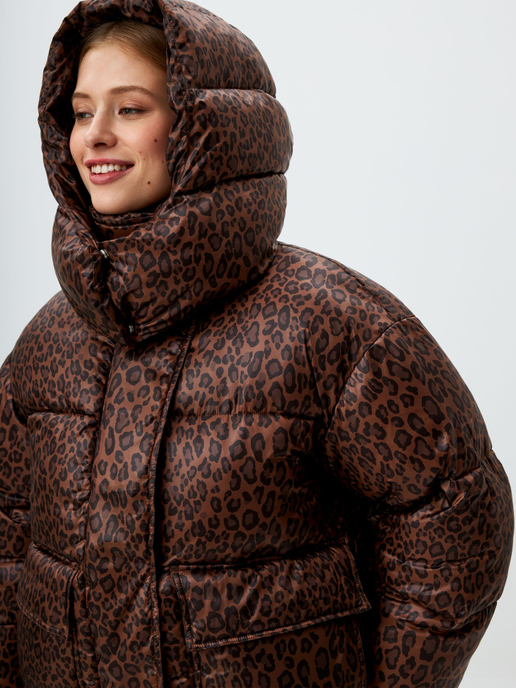 Короткая дутая куртка с леопардовым принтом