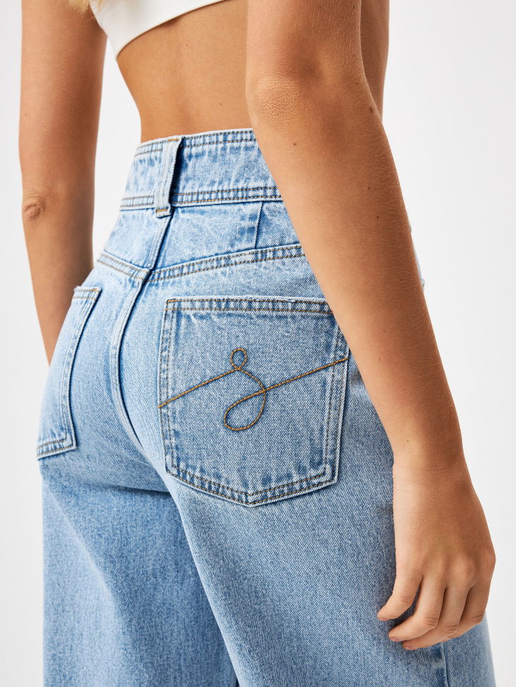 Широкие джинсы с накладными карманами - фото 6